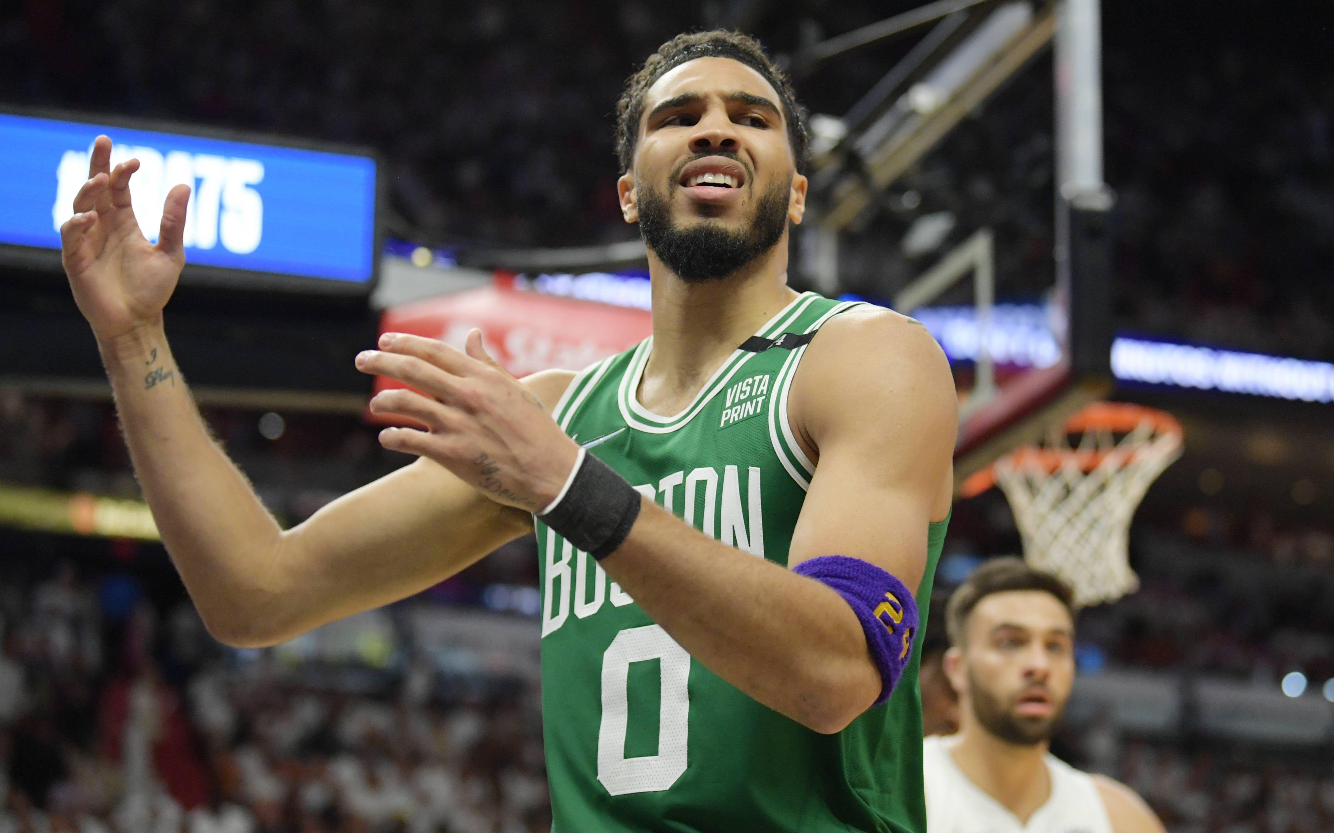 九游手游下载包含凯尔特人队防守崩盘，惨遭对手狂轰猛炸，全部因为.的词条