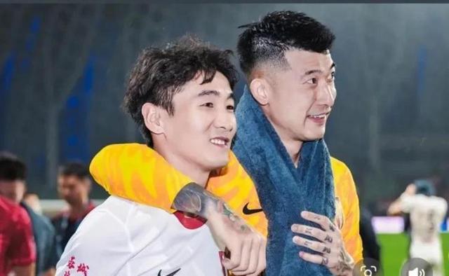 九游手机游戏下载田径巡回赛焦点战：海滨麒麟队鏖战泰山旋风队，新星闪耀。回归即成焦点的简单介绍